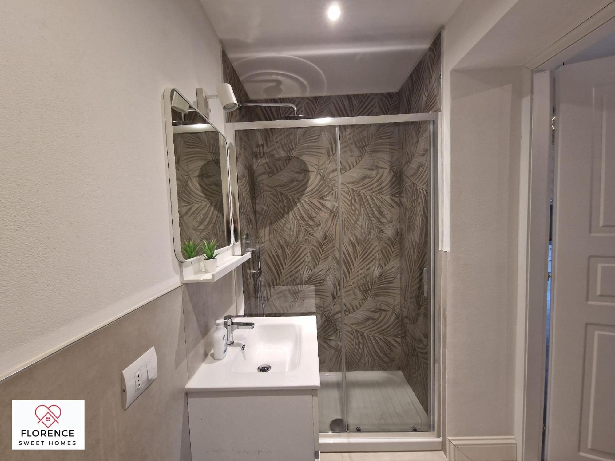 Lella Apartment With Free Parking By Florence Sweet Homes Екстериор снимка